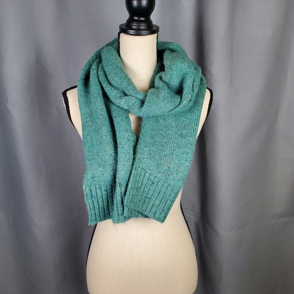 Universal Thread Accessories - NWT Universal Thread green oblong scarf